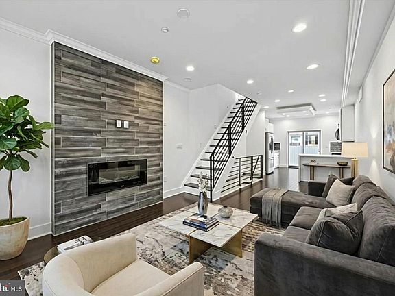 3rd image of 1327 S Hollywood St