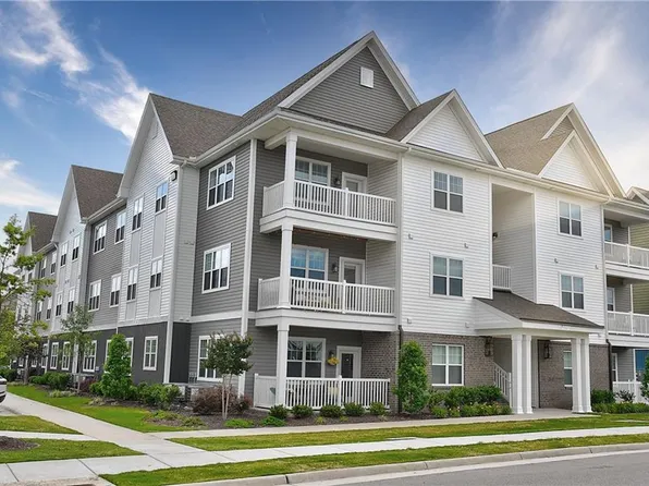 1733 Dromolin Dr #304, Virginia Beach, VA 23456