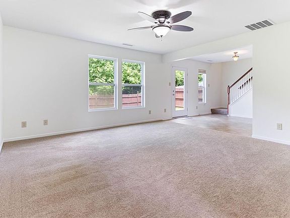 4th image of 535 Lakewood Glen Ct