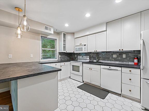 3rd image of 8651 Geren Rd Unit 27-4