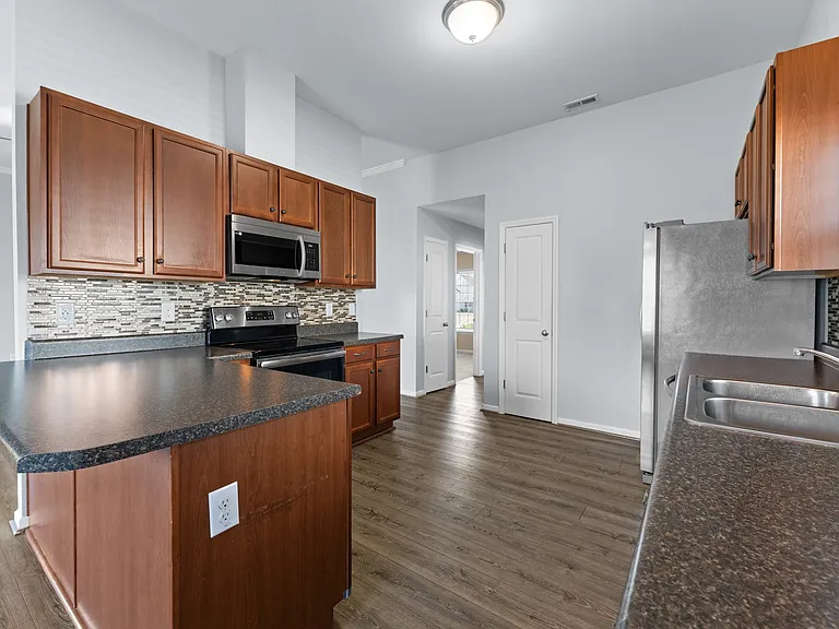 205 Lynden Ln — Photo 28