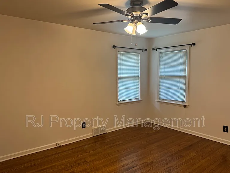 1619 Dorset Dr — Photo 7