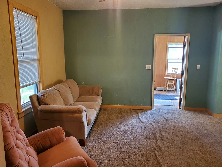 105 Franklin St W — Photo 18