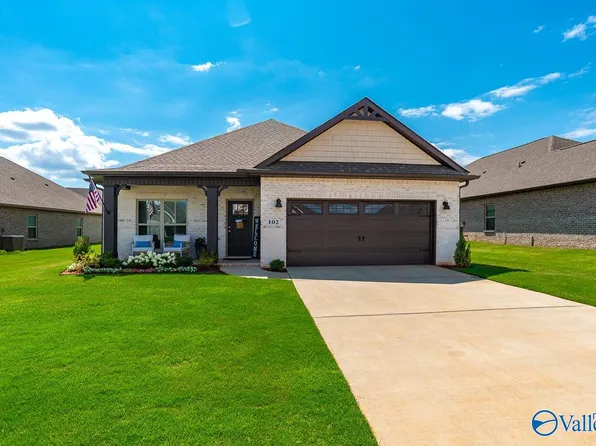 102 Whitner Dr, Hazel Green, AL 35750