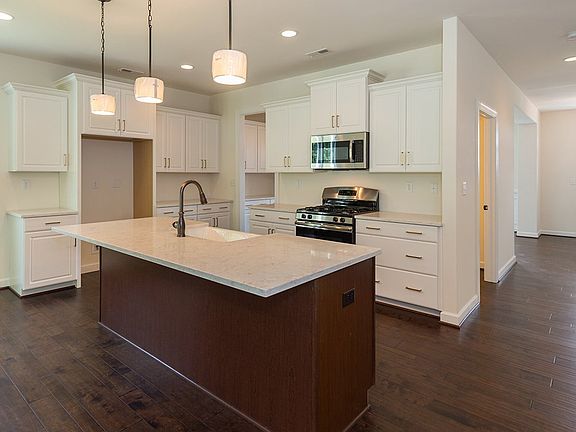 2nd image of 1913 Quincy Way