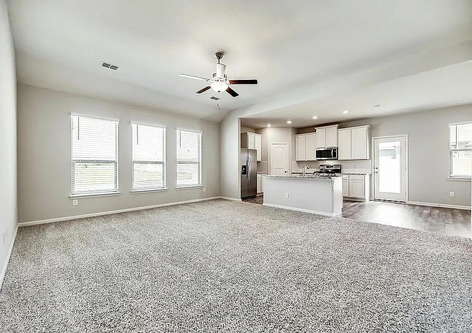 4 bed, 1801 sqft, $1,900 — Photo 3