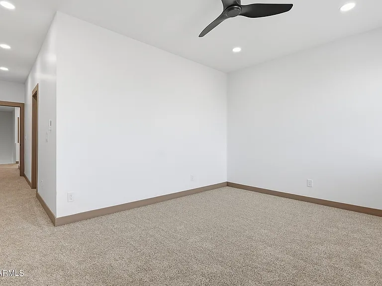 2813 E Trumbull Rd #1 — Photo 28