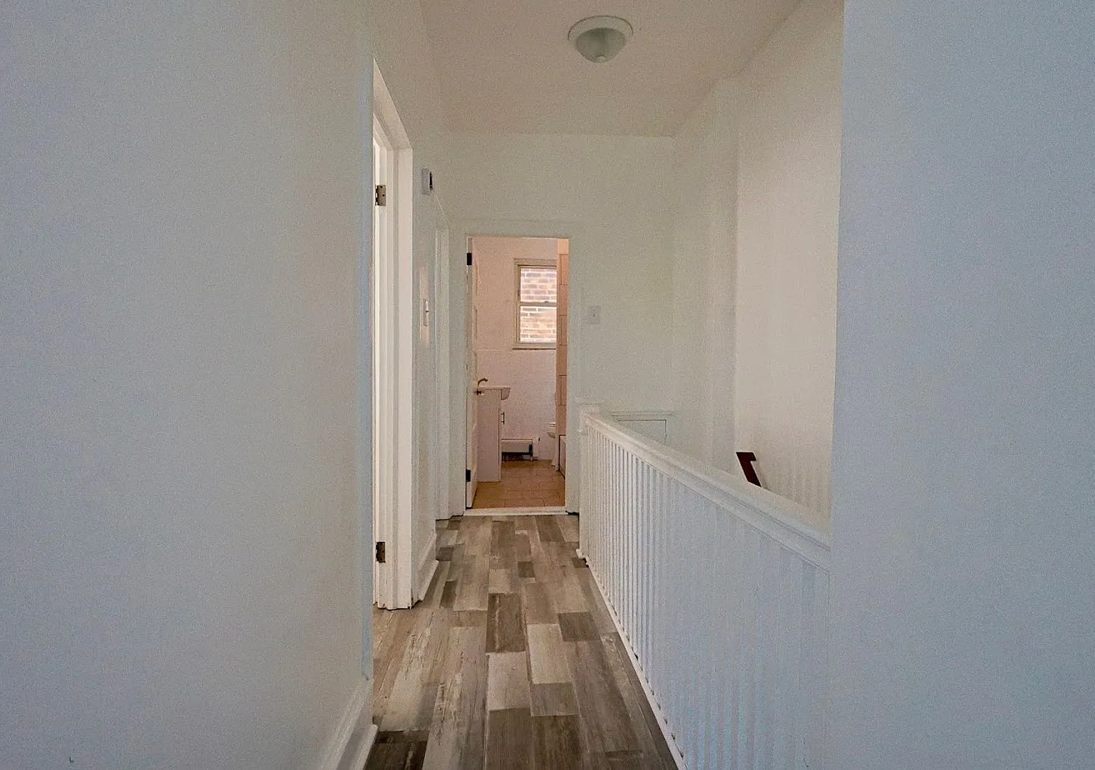 Well-kept 3 Bed, 1 Bath Single Family Home - Schedule your tours now! — Photo 2