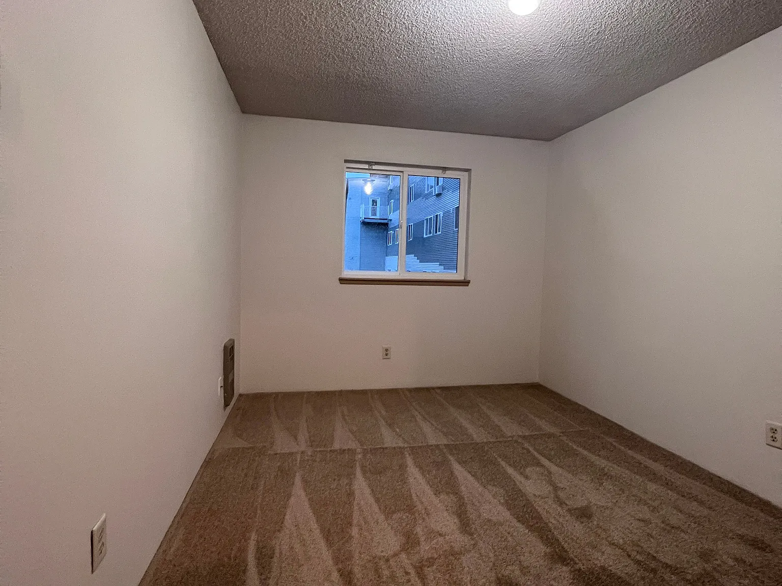 2 bed, 823 sqft, $1,899 — Photo 2