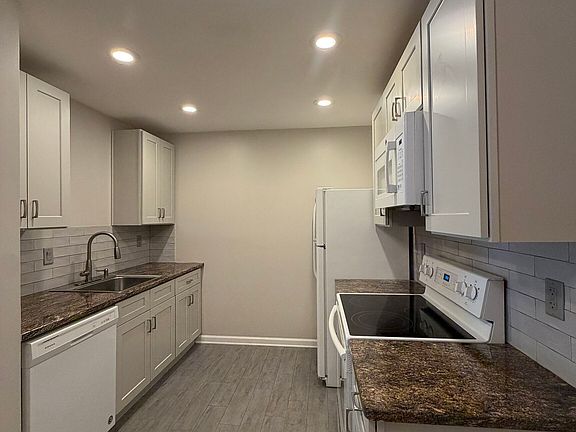 5th image of 3113 Colonial Way APT N