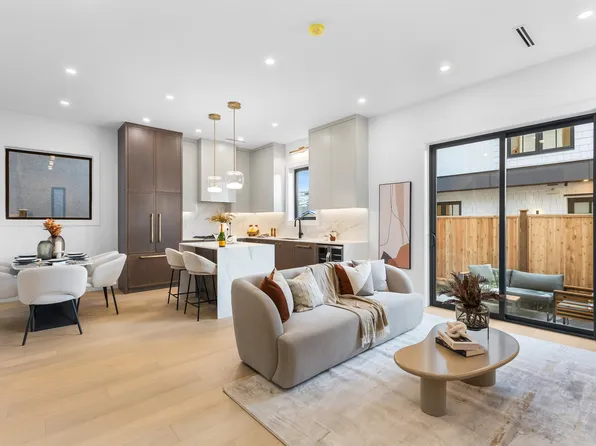 546 E 46th Ave #2, Vancouver, BC V5W 2A3