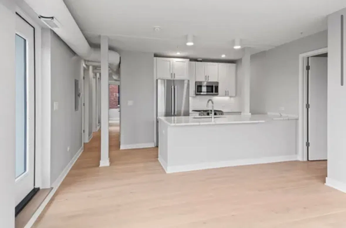 3 bed, 1250 sqft, $4,155 — Photo 3