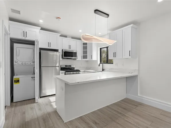 19703 Blythe St, Winnetka, CA 91306