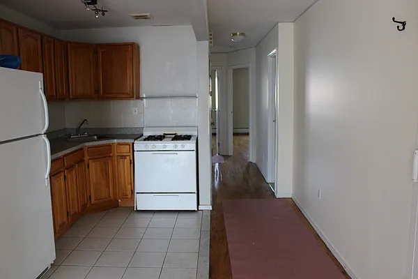 Rented by Premier Metro Realty Corp | media 21