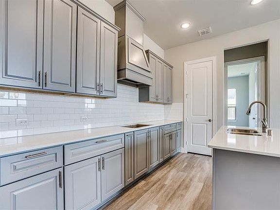 4th image of 4005 Angelina Dr