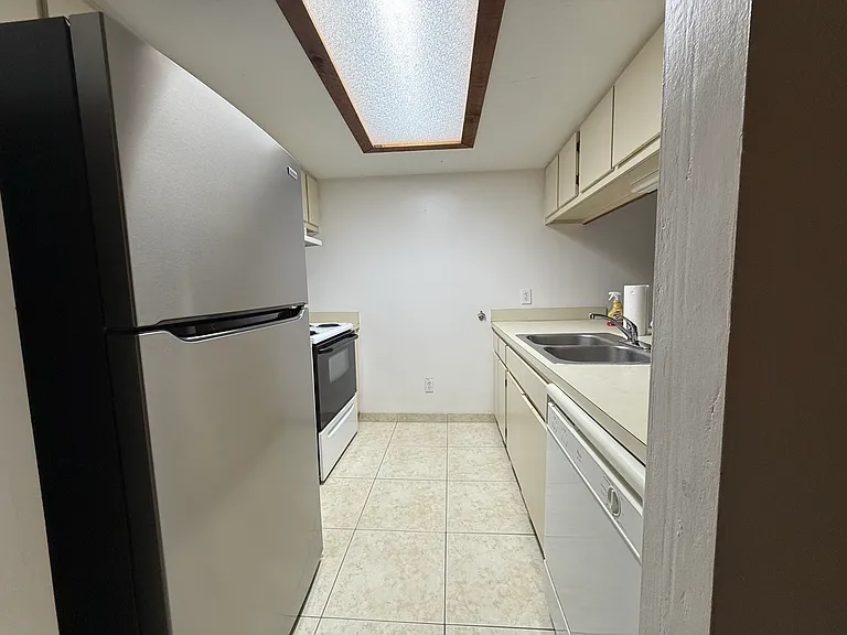 4027 SW 21st Rd — Photo 3