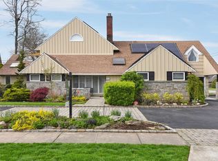 4 Adams St, East Rockaway, NY 11518