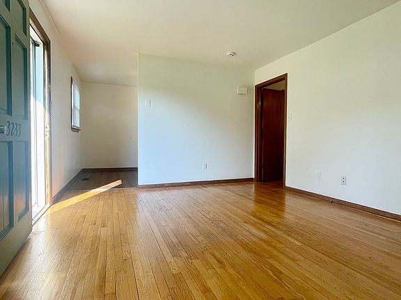 5th image of 3233 Avondale Ave