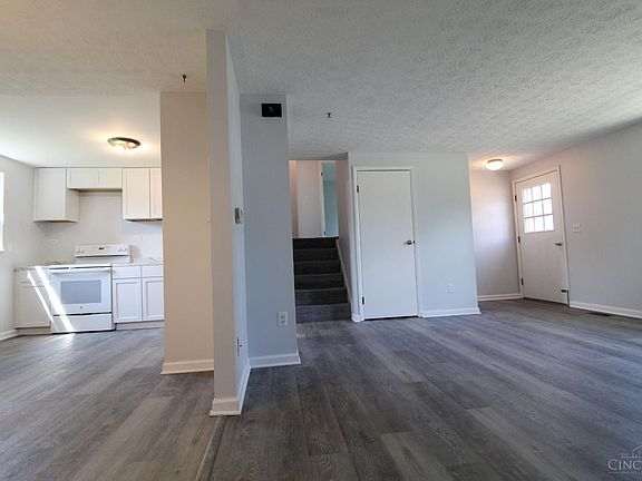 5th image of 1394 Karahill Dr