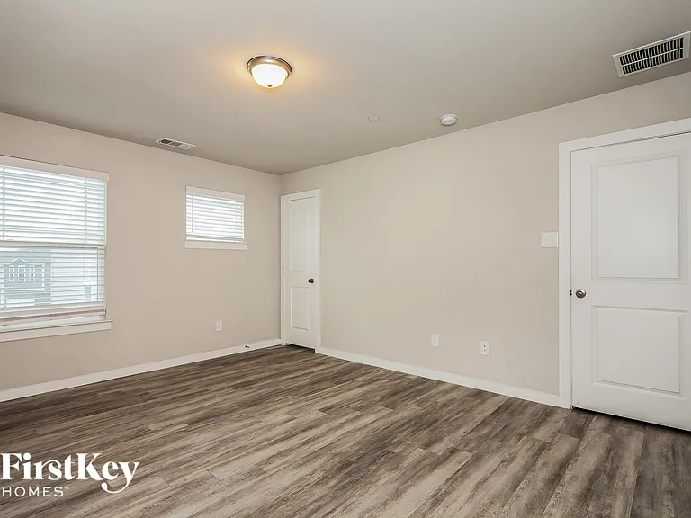 613 Sophia Way — Photo 11