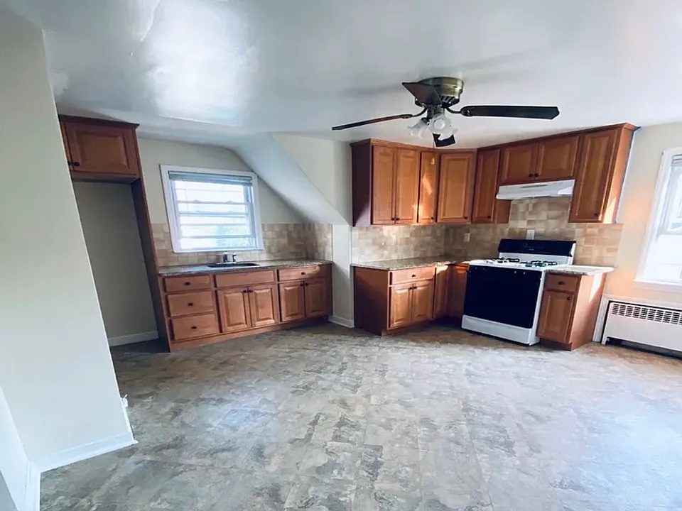16 Lexington Ave #2