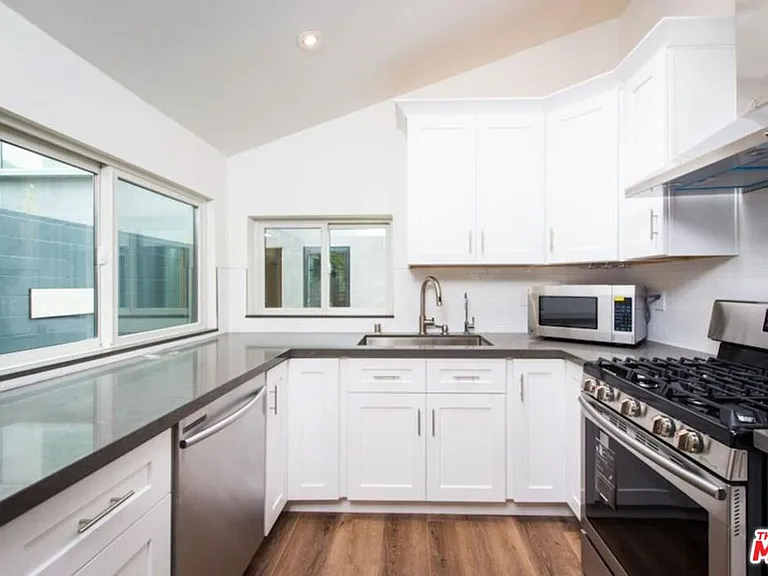 2341 Beach Ave — Photo 15