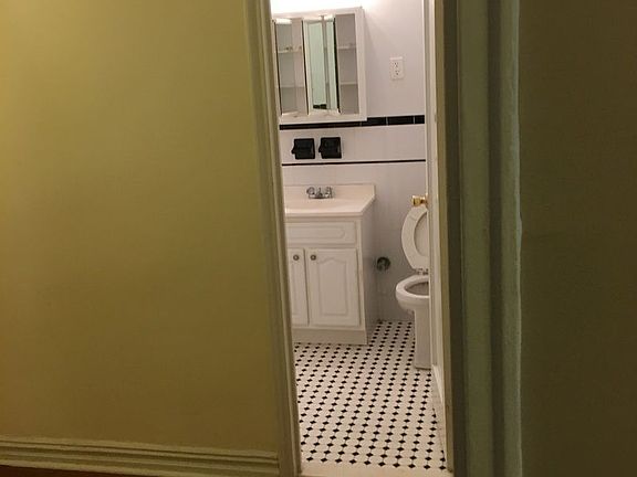 5th image of 739 W 186th St APT 1E