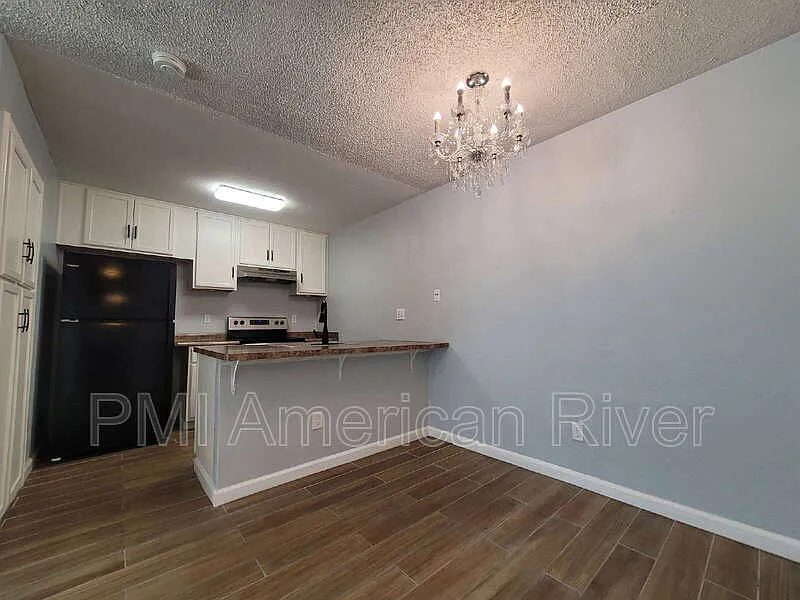 2 bed, 2.0 bath, 826 sqft, $1,495 — Photo 3