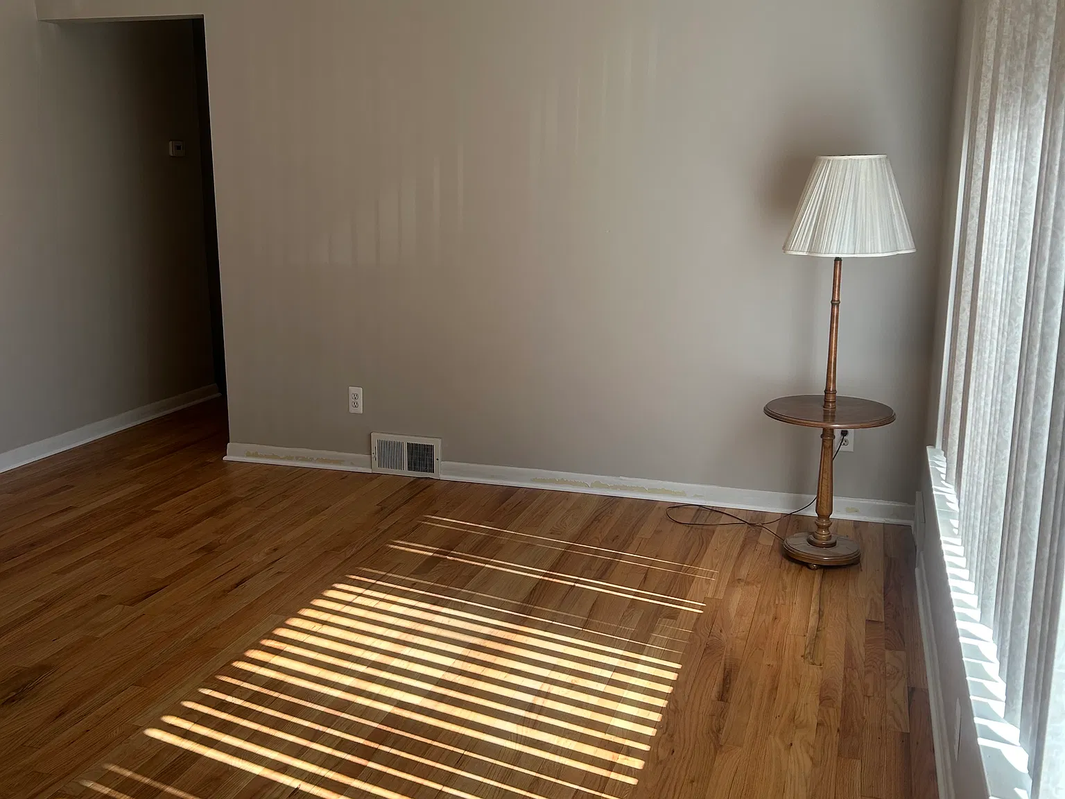 3 bed, 1.5 bath, 1337 sqft, $1,900 — Photo 4
