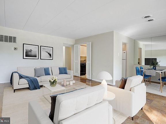 4th image of 5701 Indian Ct APT 1C