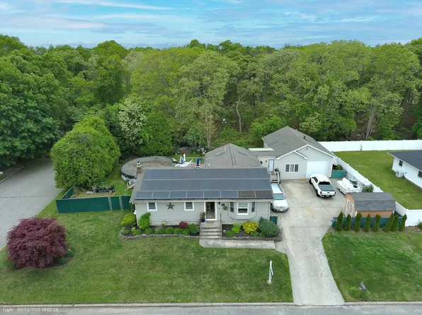 11 Crescent Street, Mastic, NY 11950