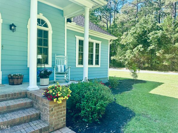 4793 Overhills Rd, Spring Lake, NC 28390