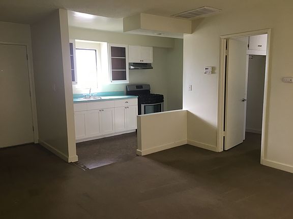 2nd image of 3916-3930 Bryn Mawr Dr #3922
