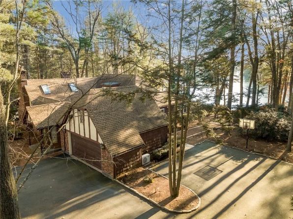 12 Georgiana Dr, Cumberland, RI 02864