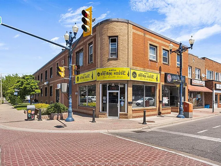 900 Ottawa St — Photo 2