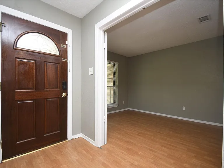 510 Chambly Dr — Photo 6
