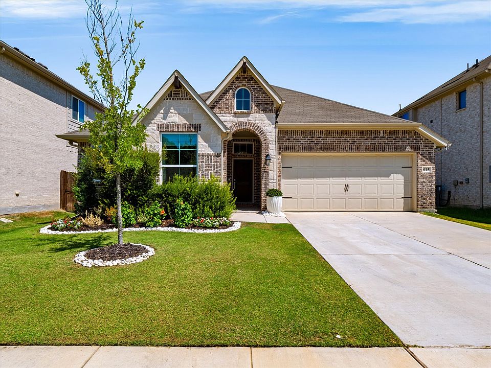 1st image of 615 Frio Ln