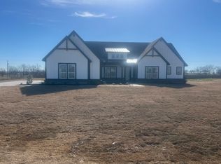 12105 Crystal Dr, Krum, TX 76249