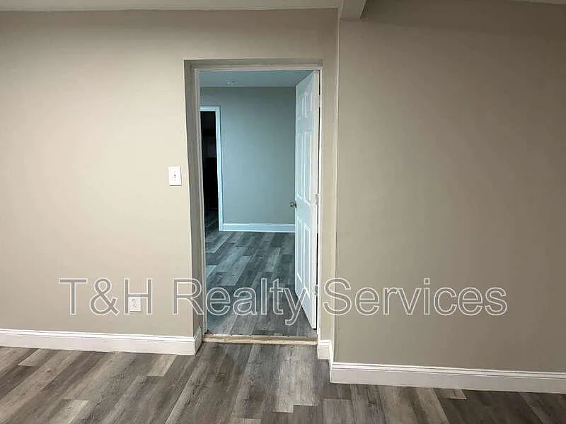 2 bed, 1.0 bath, 816 sqft, $950 — Photo 3