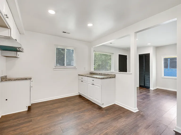 14360 Chapel St — Photo 15