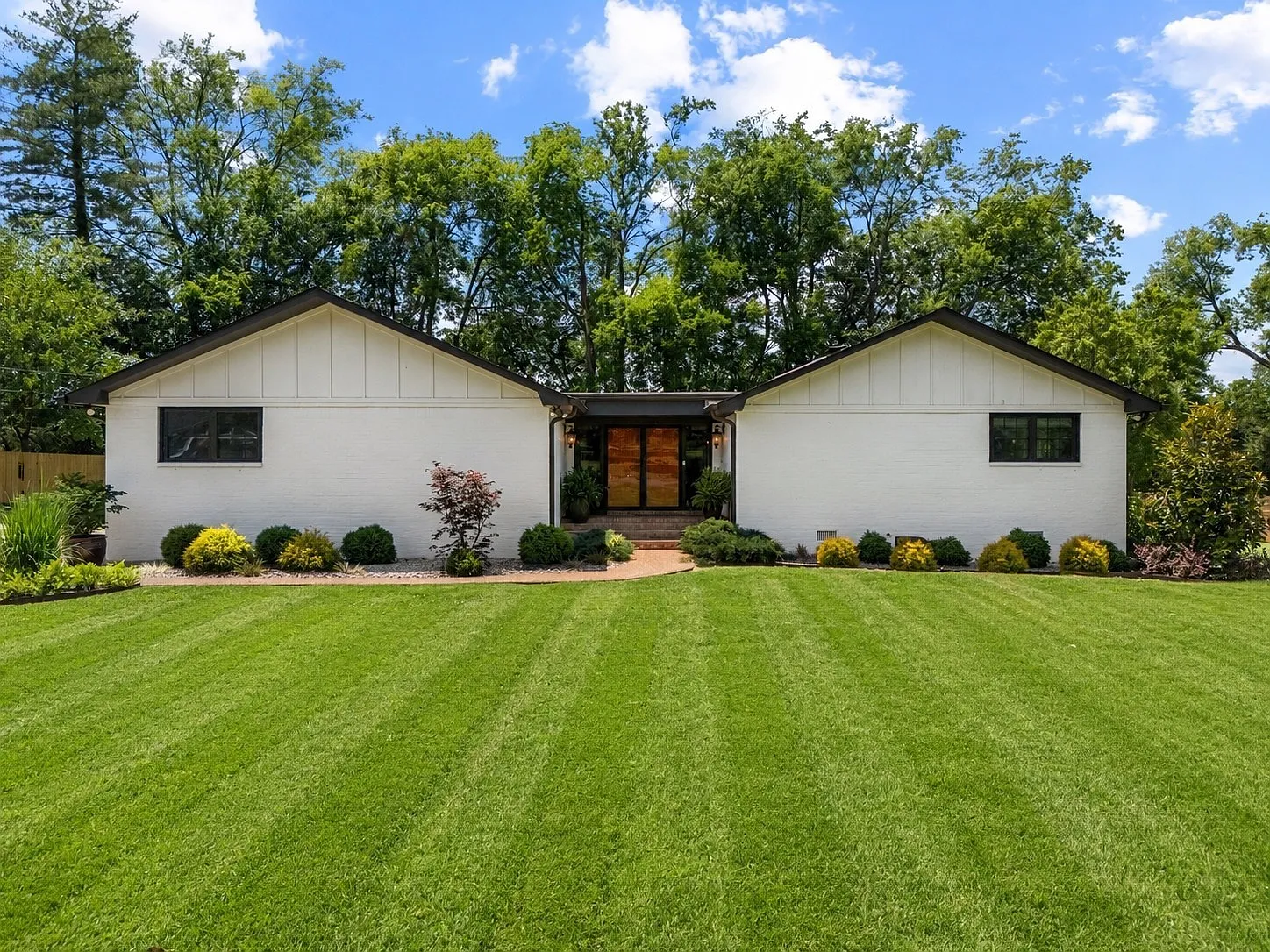 4 bed, 2.5 bath, 3994 sqft, $3,500 — Photo 3