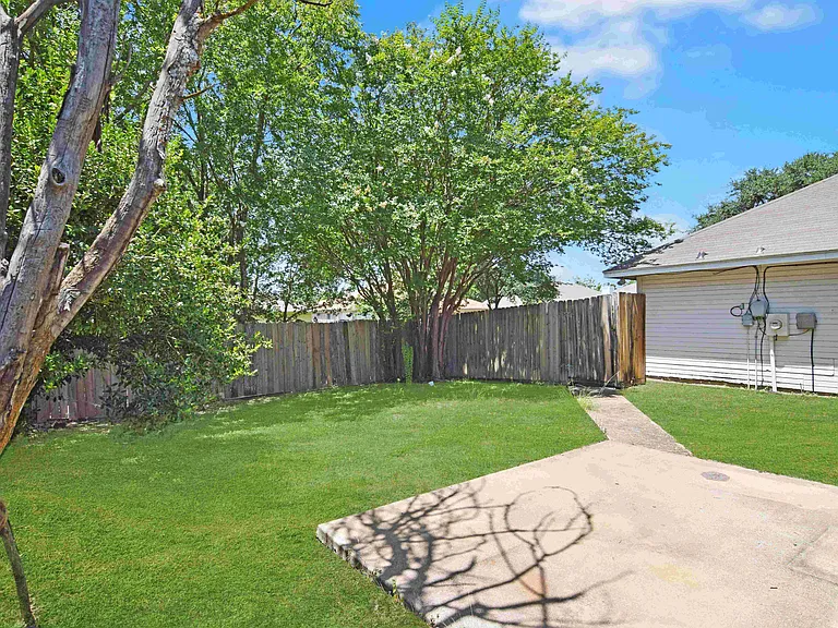 4514 Lone Star Trl — Photo 16