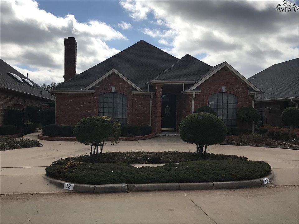 1st image of 13 Hyde Park Ct