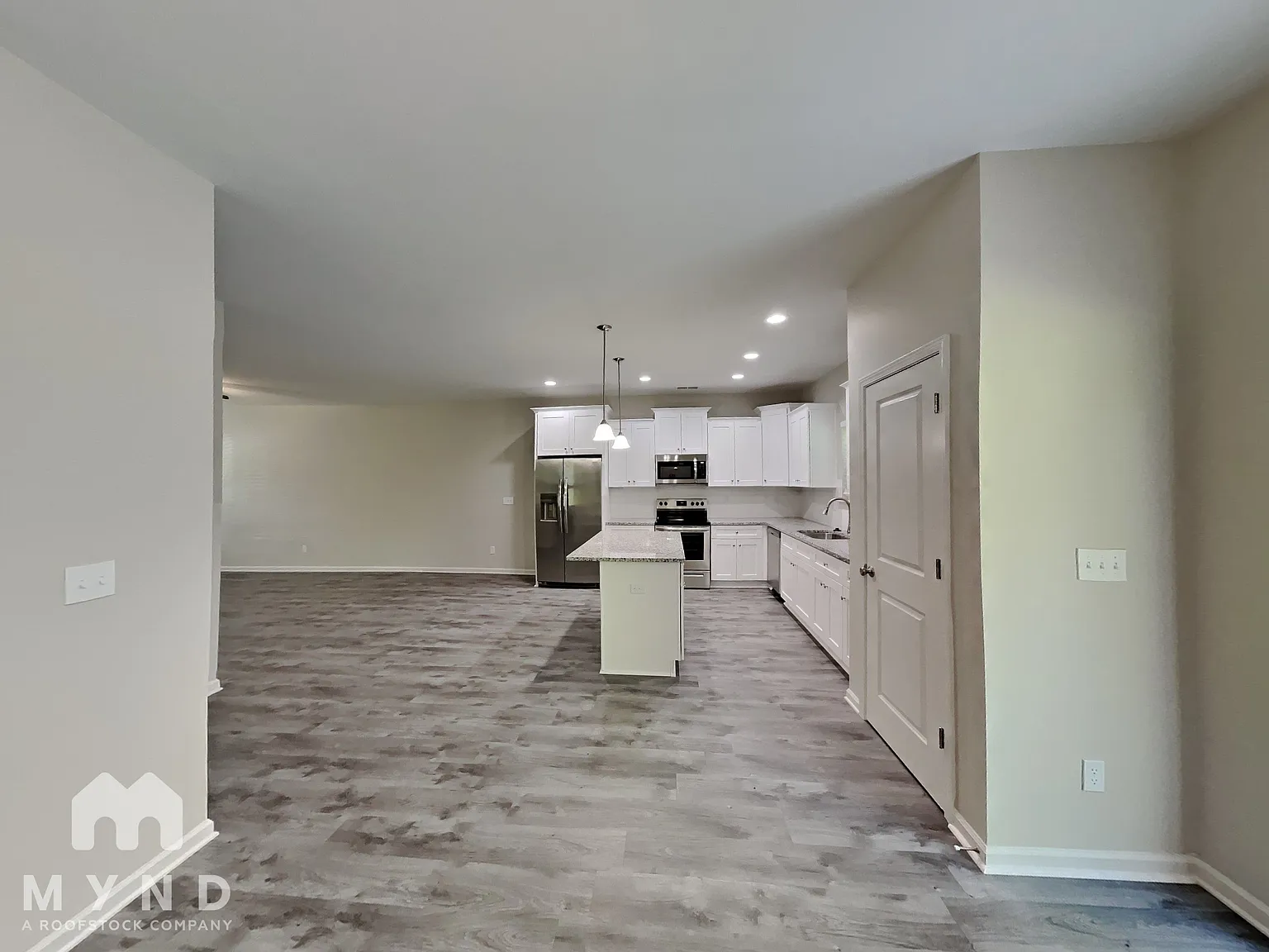 4 bed, 2.5 bath, 1865 sqft, $2,235 — Photo 3