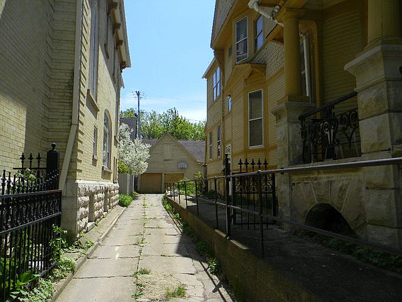 4th image of 3037 W Kilbourn Ave