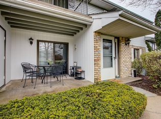 1450 W Ridge Ct, Racine, WI 53406