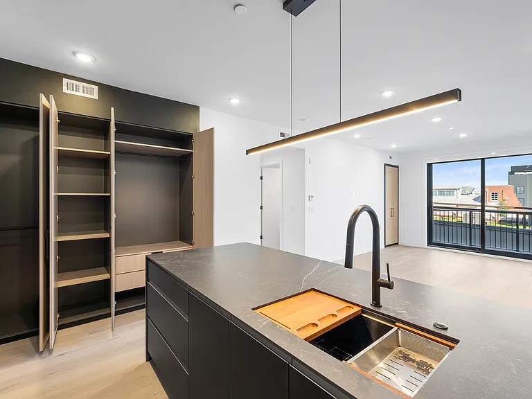 Unit X01 - Kitchen \ Pantry