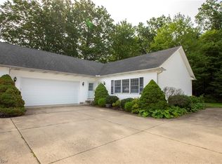 3953 Hilltop Dr, Vermilion, OH 44089