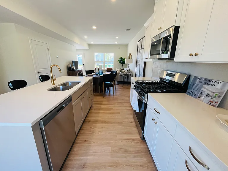 2823 Foxglove Ln — Photo 9