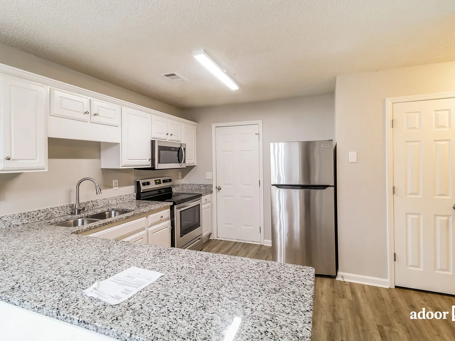 3 bed, 2.5 bath, 1461 sqft, $1,645 — Photo 2